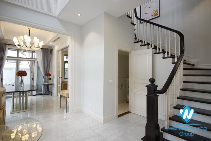 Adjacent villa for rent, equipped with modern furniture for rent in Vinhome Harmony Long Bien